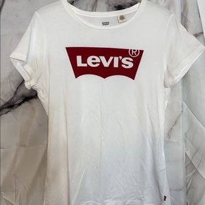 NWOT Levi's tee